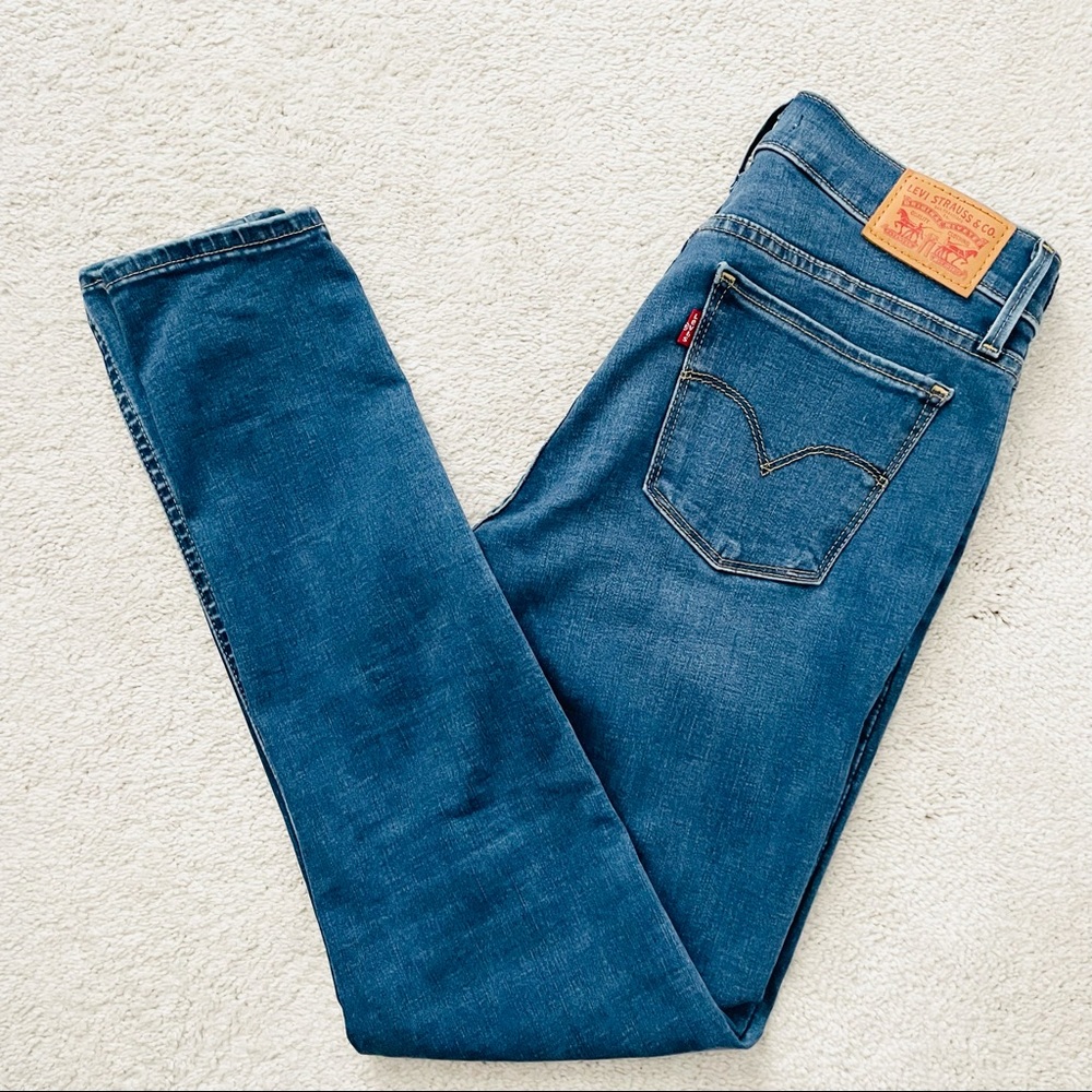 Levi’s 710 Super Skinny in Medium Blue Wash - Size 28